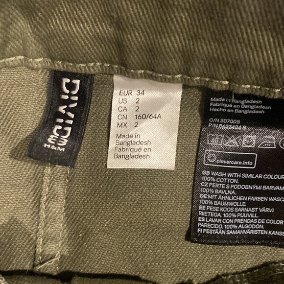 Green H&M skirt is a US and Canada size 2. Brand new, never worn - Picture 4 of 5